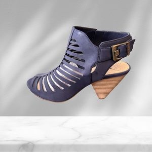 Vince Camuto Shootie Style Sandal in Navy Suede size 9